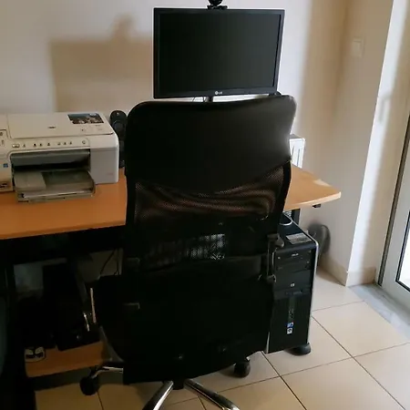 Johnny's Central Modern Apartment *